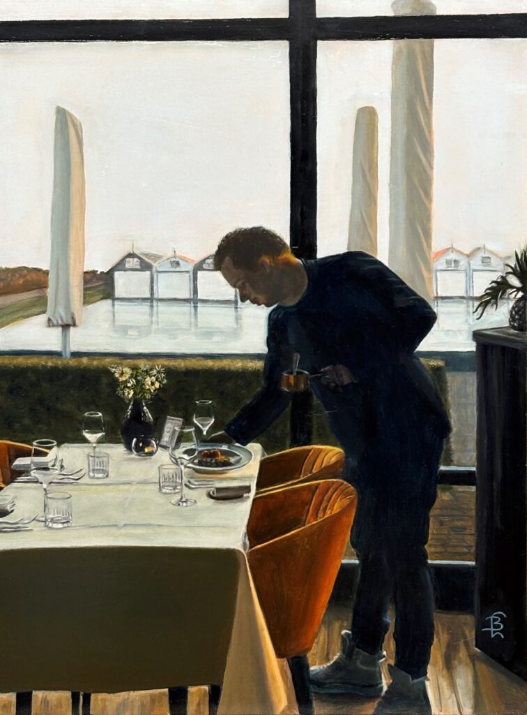 Schilderij van een kok die de tafel dekt in Restaurant villa Bodelaeke in Giethoorn door Laura Baten